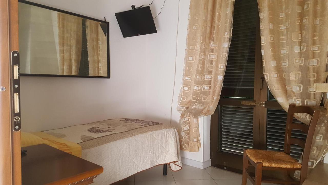 Al Fontanone Hotell Cecchina Eksteriør bilde